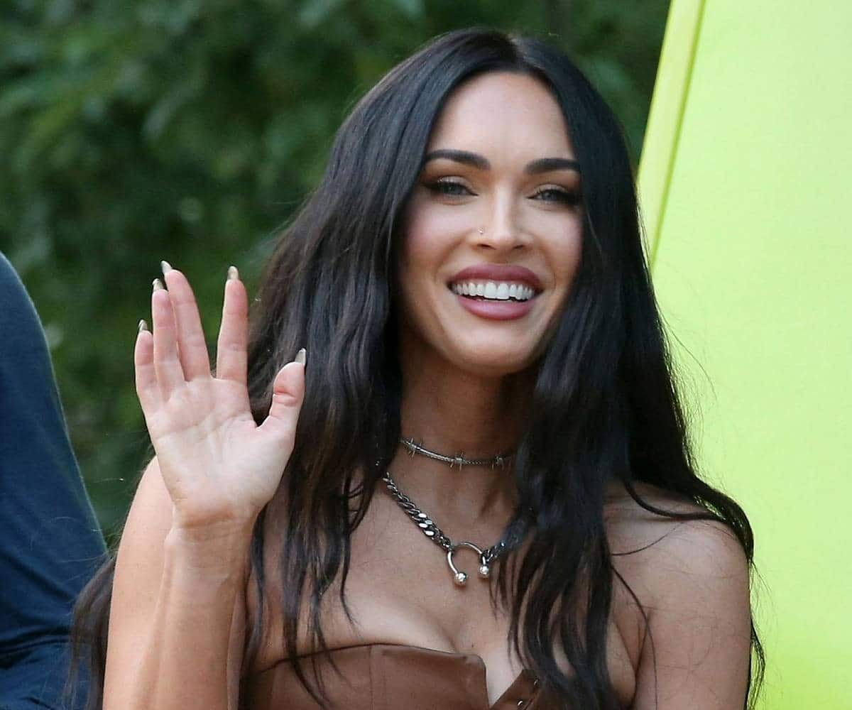 Дане фокс. Megan Fox 2021. Меган Фокс молодая 16. Меган Фокс стрит стайл 2021. Меган Дениз Фокс Максим 2021.